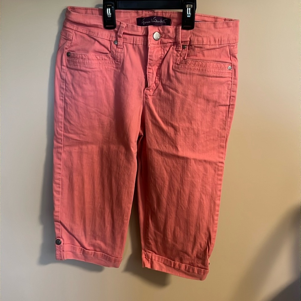 Gloria Vanderbilt “skimmer” capris